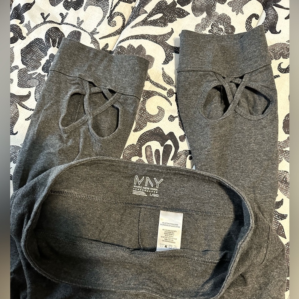 Women’s dark gray cropped leggings Large